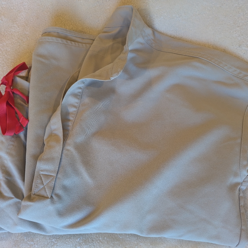 Figs bone/cream/white scrub set scrubs set top and joggers XS top, SP joggers